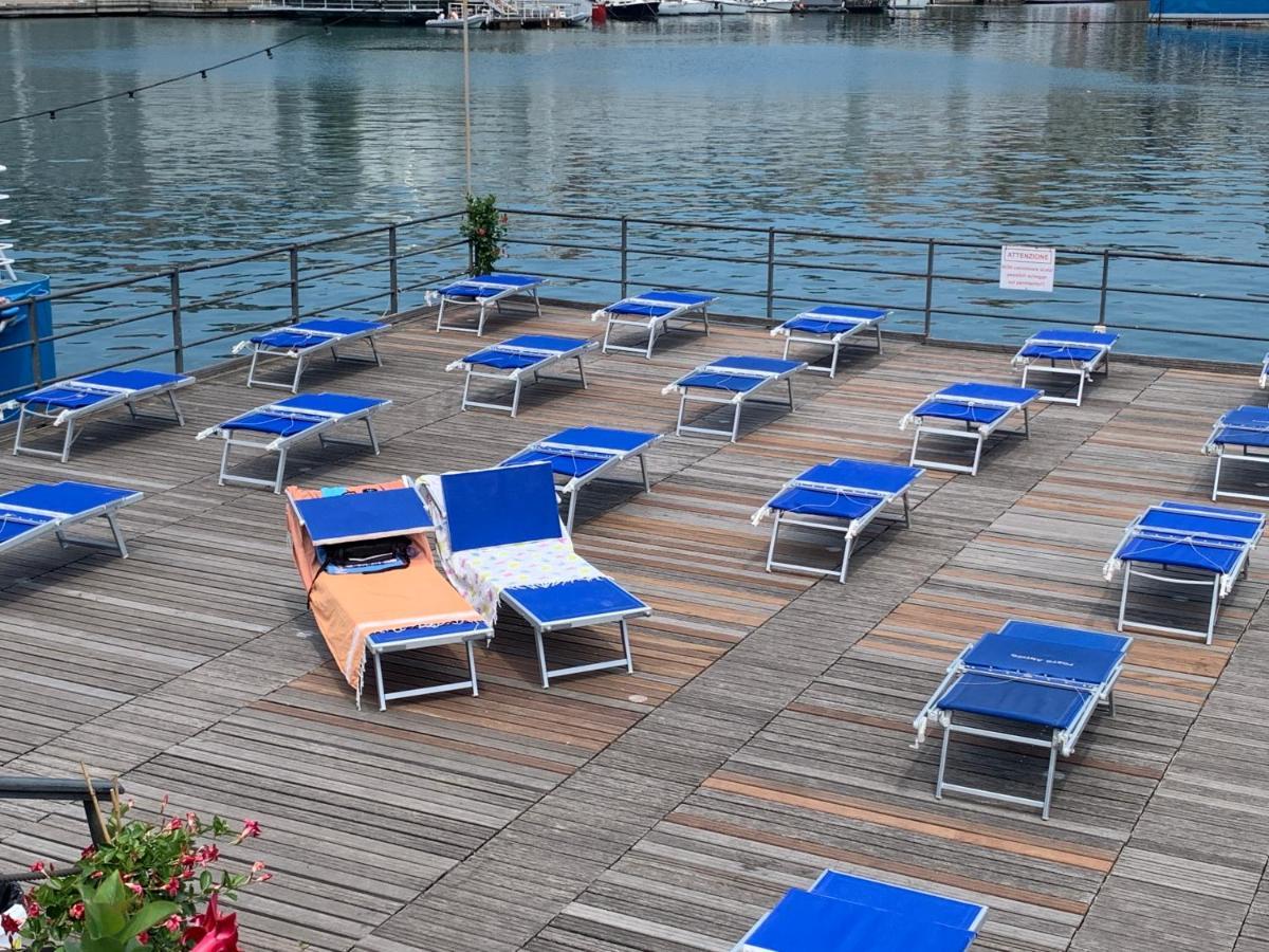 Old Port Apartment 4 Beds Genua Exterior foto